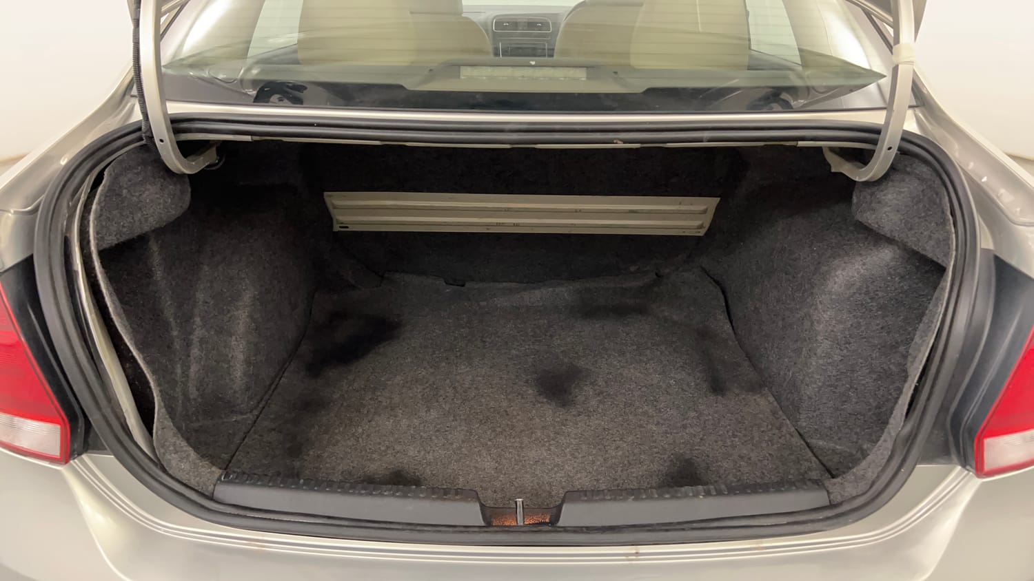 Used 2014 Volkswagen Vento Highline Diesel Diesel Manual interior DICKY INSIDE VIEW