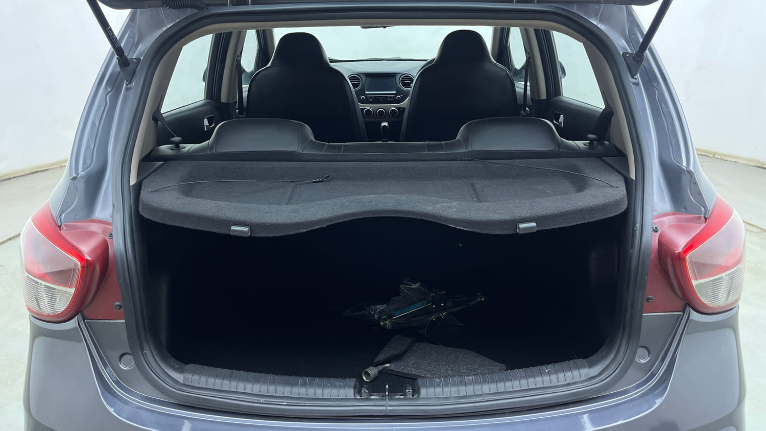 Used 2018 Hyundai Grand i10 Sportz AT 1.2 Kappa VTVT Petrol Automatic interior DICKY INSIDE VIEW
