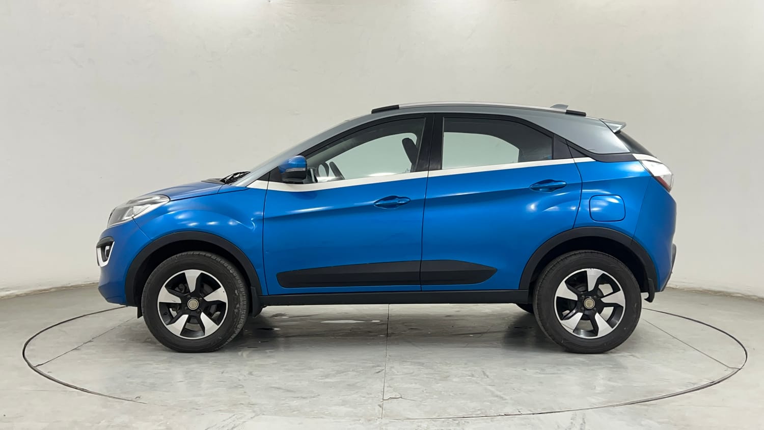 Used 2018 Tata Nexon XZ Plus Diesel Dual Tone Diesel Manual exterior LEFT SIDE VIEW