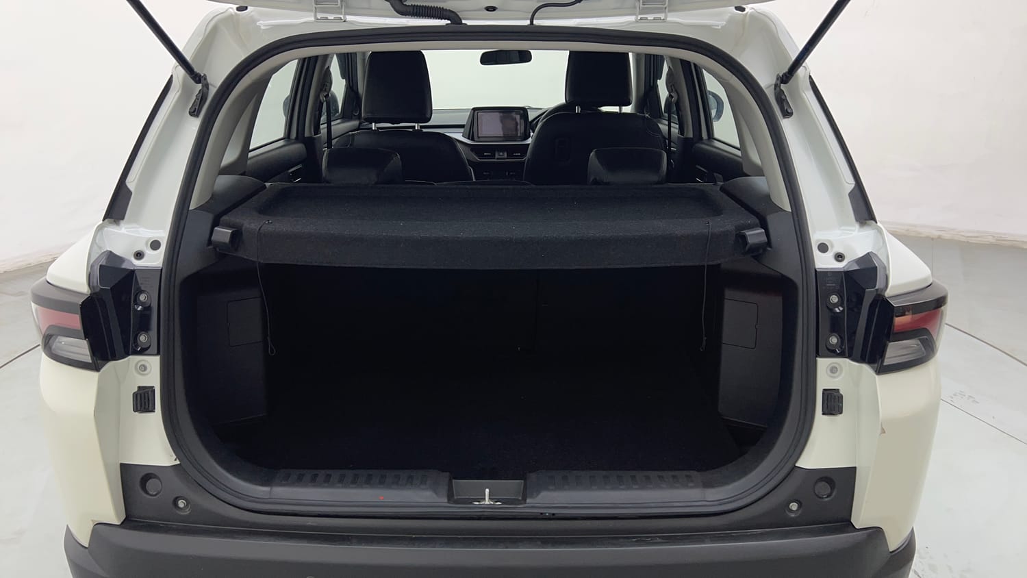 Used 2026 Maruti Suzuki Brezza ZXi AT Petrol Automatic interior DICKY INSIDE VIEW
