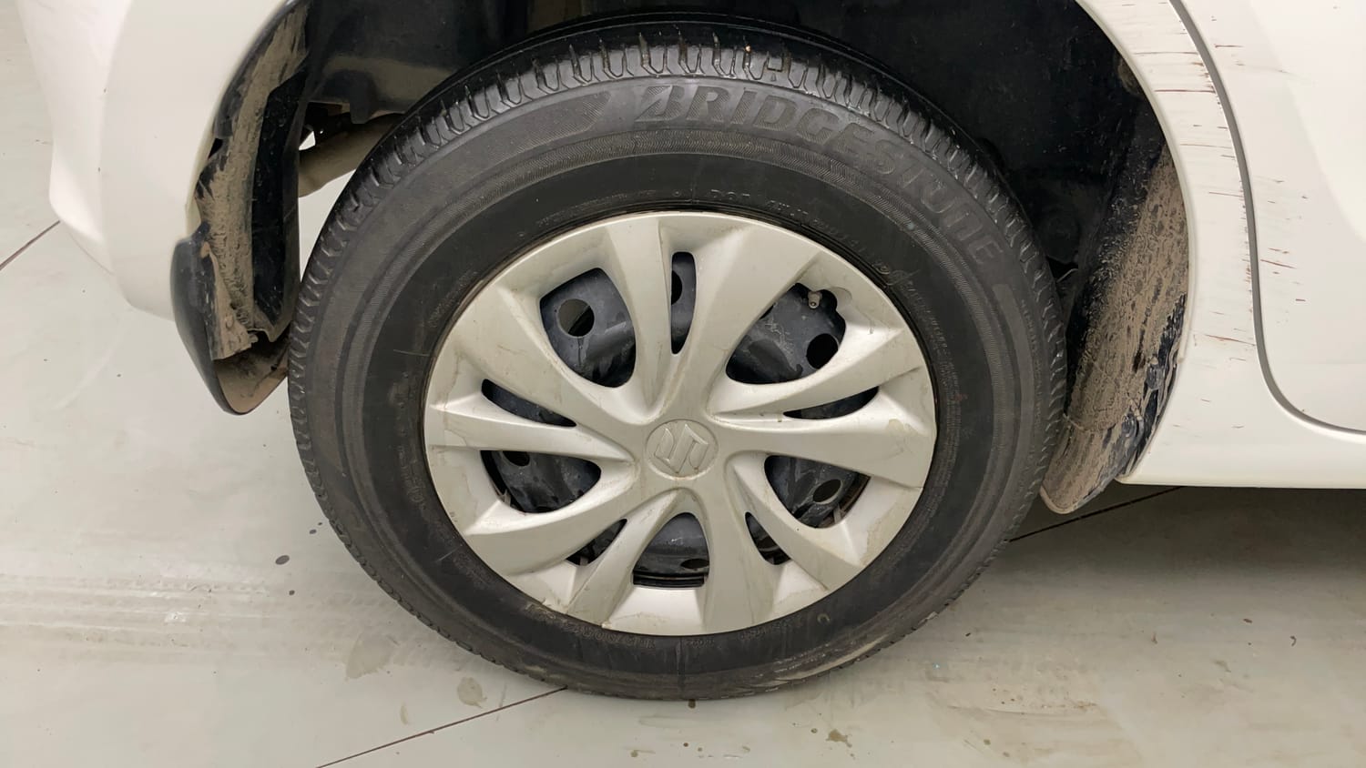 Used 2019 Maruti Suzuki Swift VXi Petrol Manual tyres RIGHT REAR TYRE RIM VIEW