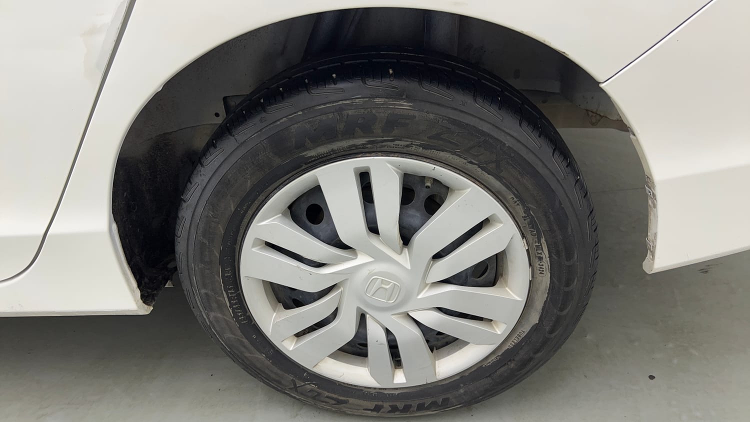 Used 2016 Honda City SV Petrol Manual tyres LEFT REAR TYRE RIM VIEW