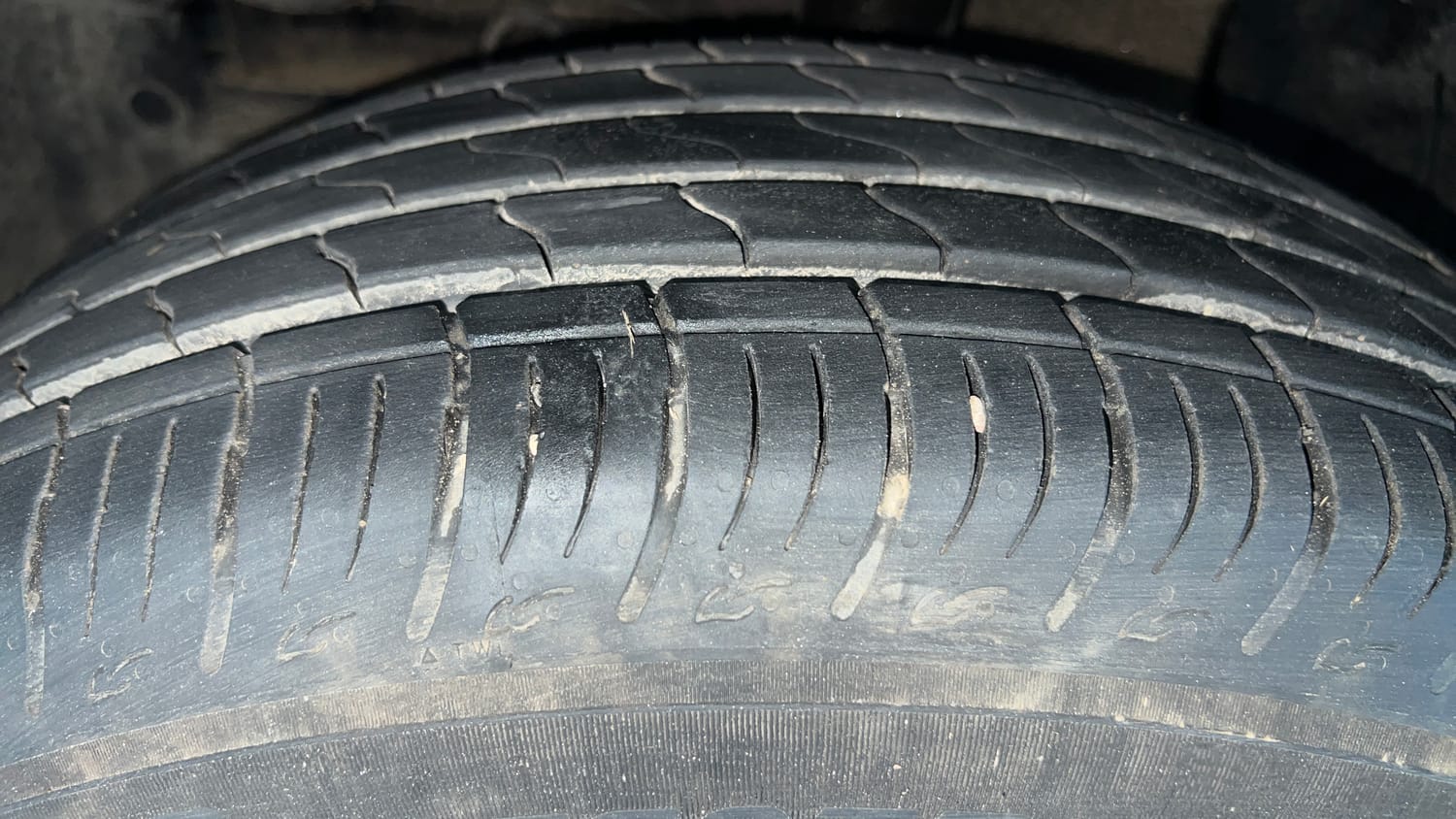 Used 2026 Maruti Suzuki Brezza ZXi AT Petrol Automatic tyres LEFT FRONT TYRE TREAD VIEW
