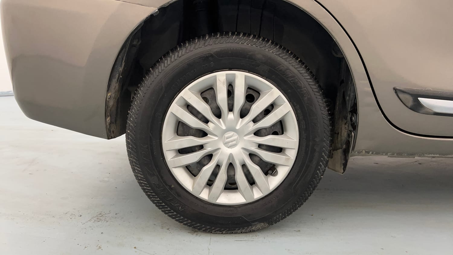 Used 2017 Maruti Suzuki Dzire VXi Petrol Manual tyres RIGHT REAR TYRE RIM VIEW