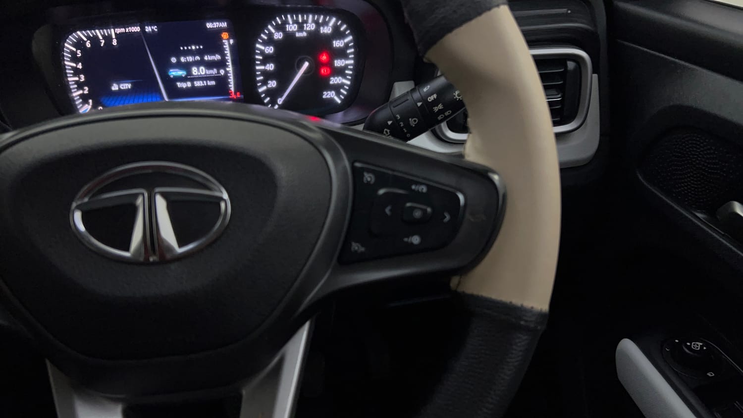 Used 2022 Tata Punch Creative MT Petrol Manual top_features Cruise control