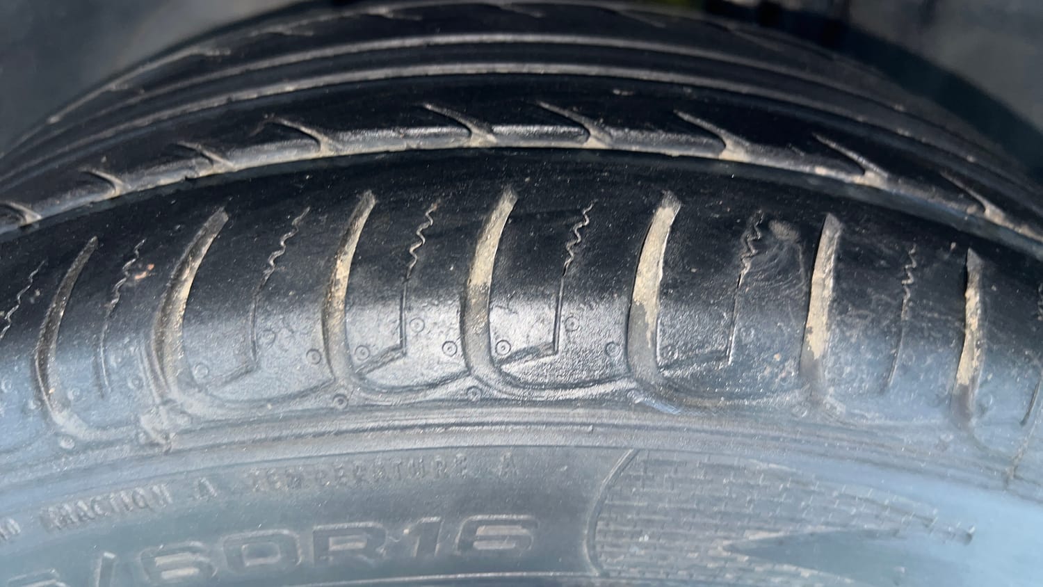 Used 2018 Ford EcoSport Titanium + 1.5L Ti-VCT Petrol Manual tyres LEFT FRONT TYRE TREAD VIEW