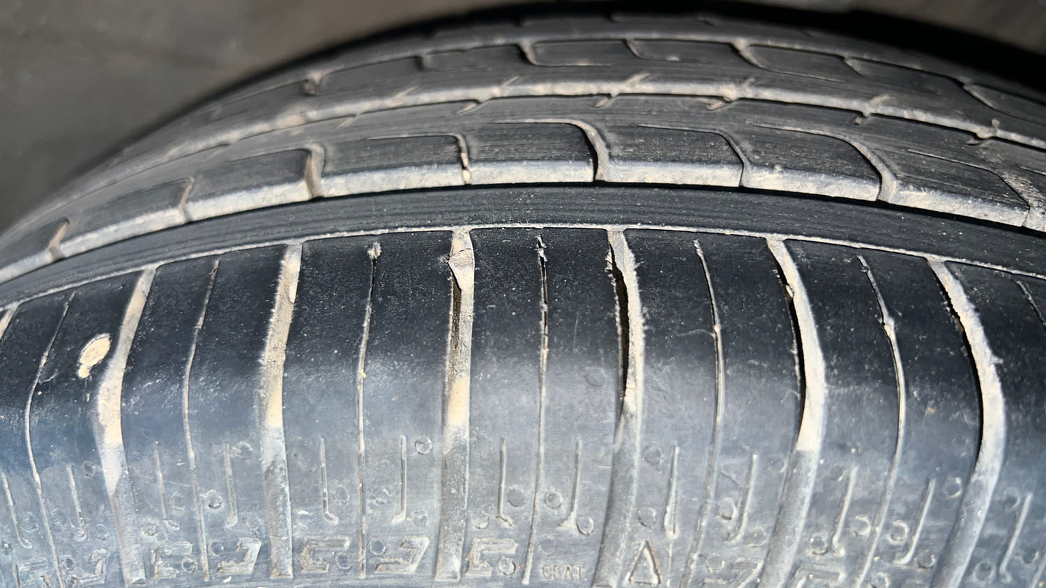 Used 2015 Honda Mobilio S Petrol Petrol Manual tyres LEFT REAR TYRE TREAD VIEW
