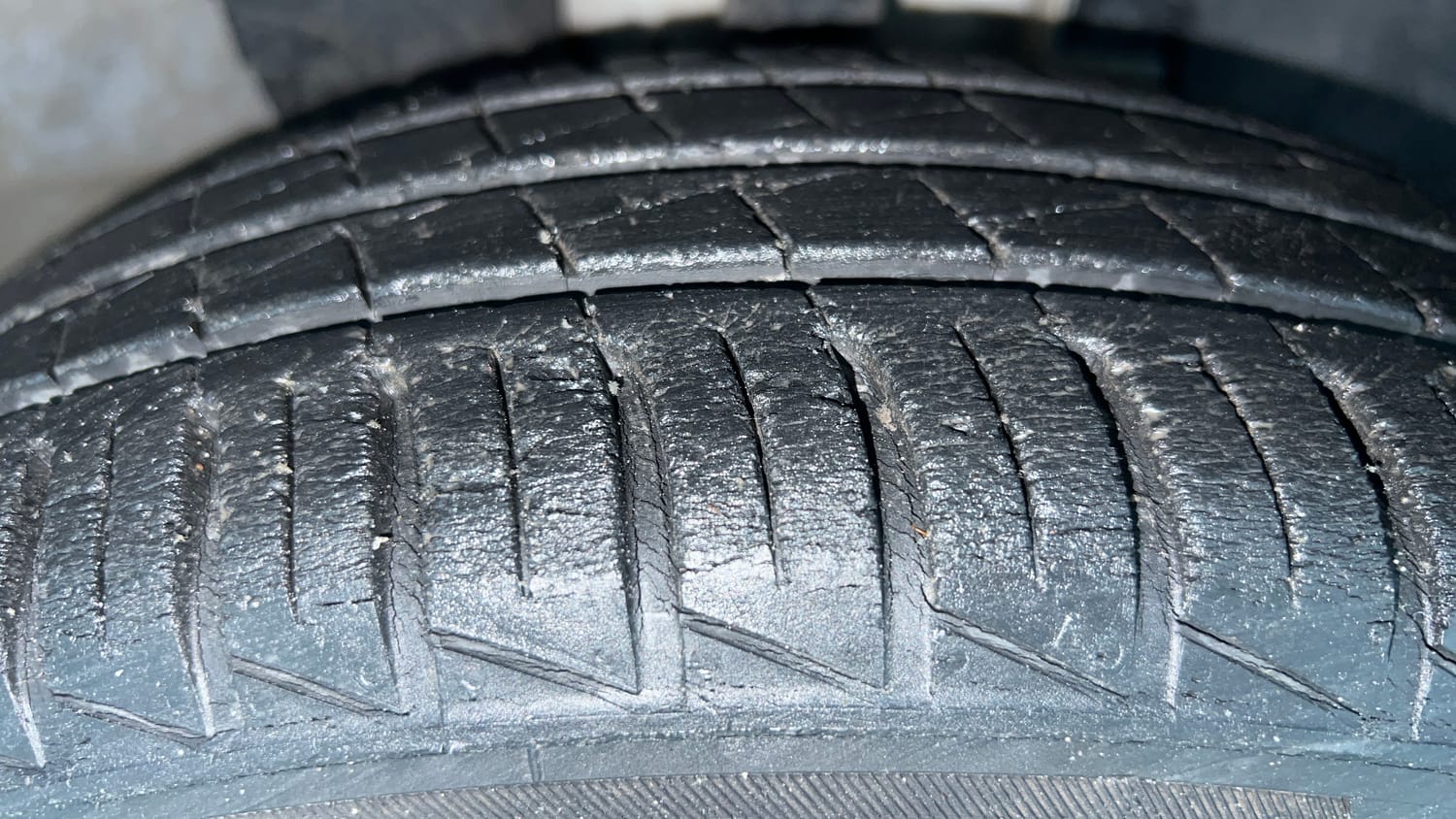 Used 2020 Renault Kwid 1.0 RXT AMT Opt Petrol Automatic tyres RIGHT FRONT TYRE TREAD VIEW