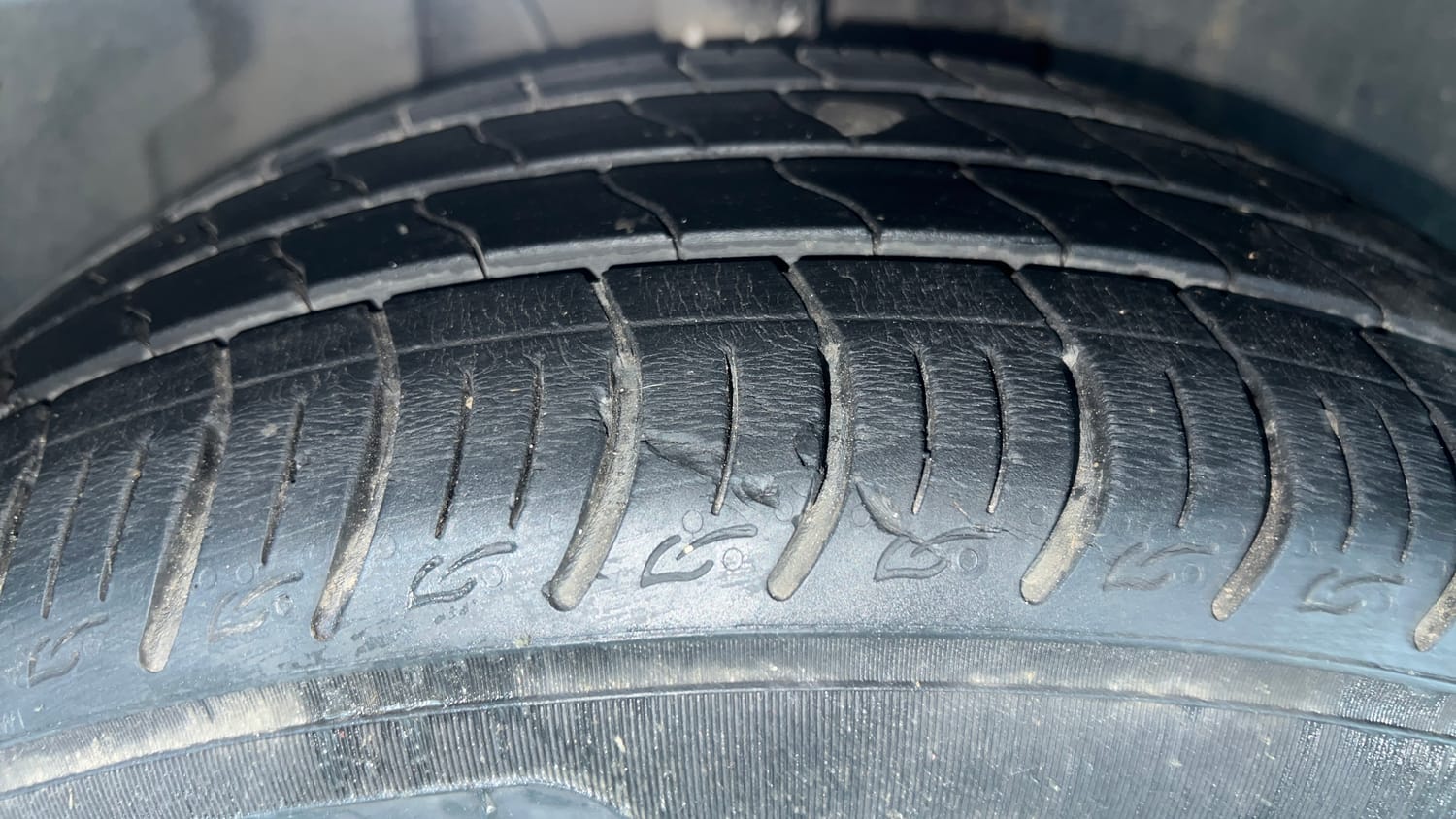 Used 2022 Tata Altroz XZ Plus i-Turbo Petrol Petrol Manual tyres RIGHT FRONT TYRE TREAD VIEW