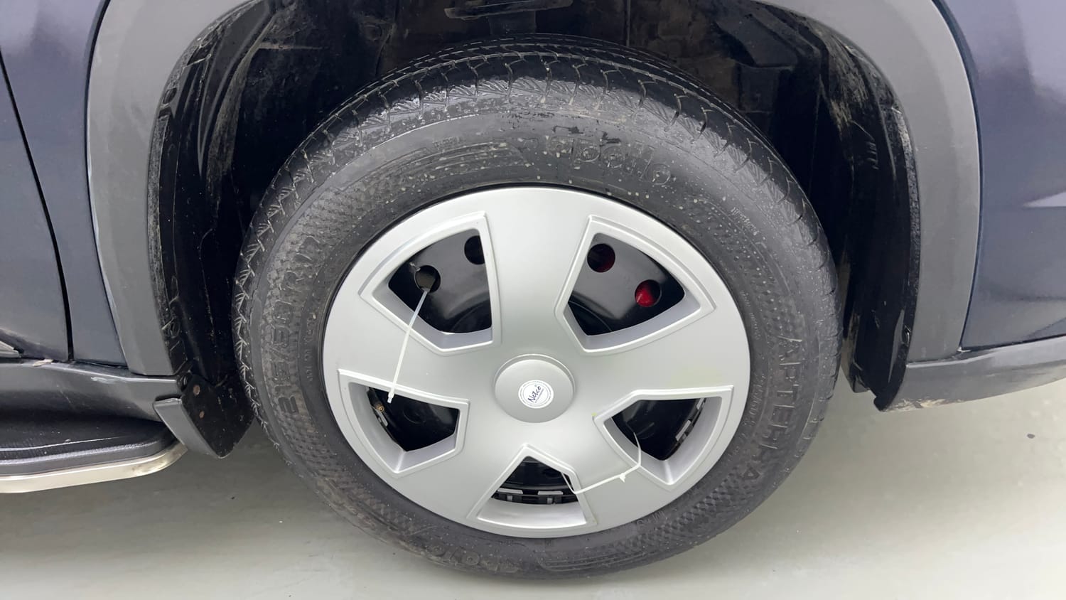 Used 2025 Maruti Suzuki Grand Vitara Delta CNG Cng Manual tyres RIGHT FRONT TYRE RIM VIEW