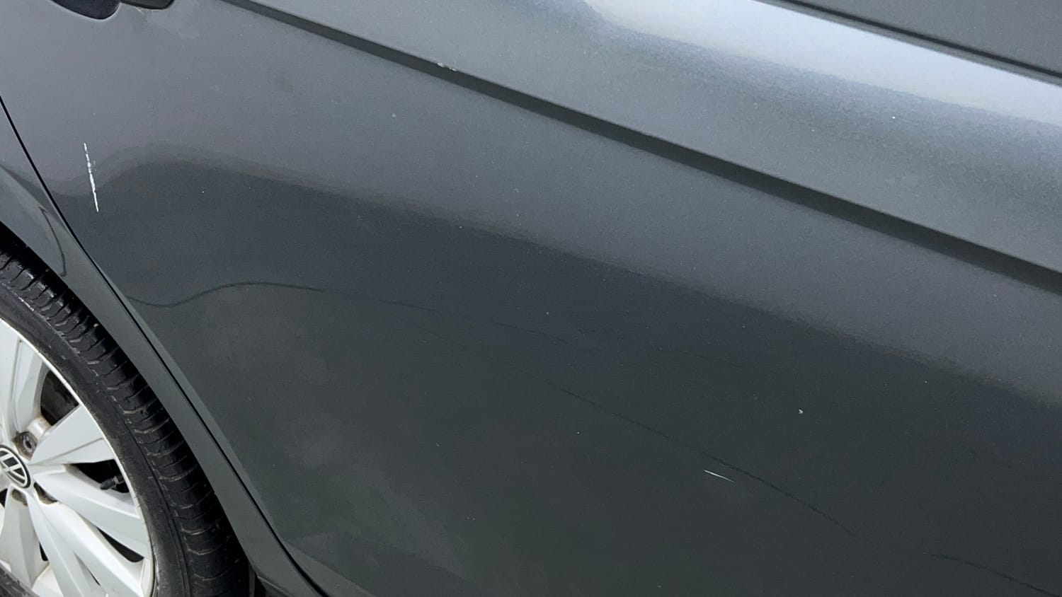 Used 2023 Volkswagen Virtus Highline 1.0 TSI AT Petrol Automatic dents MINOR SCRATCH