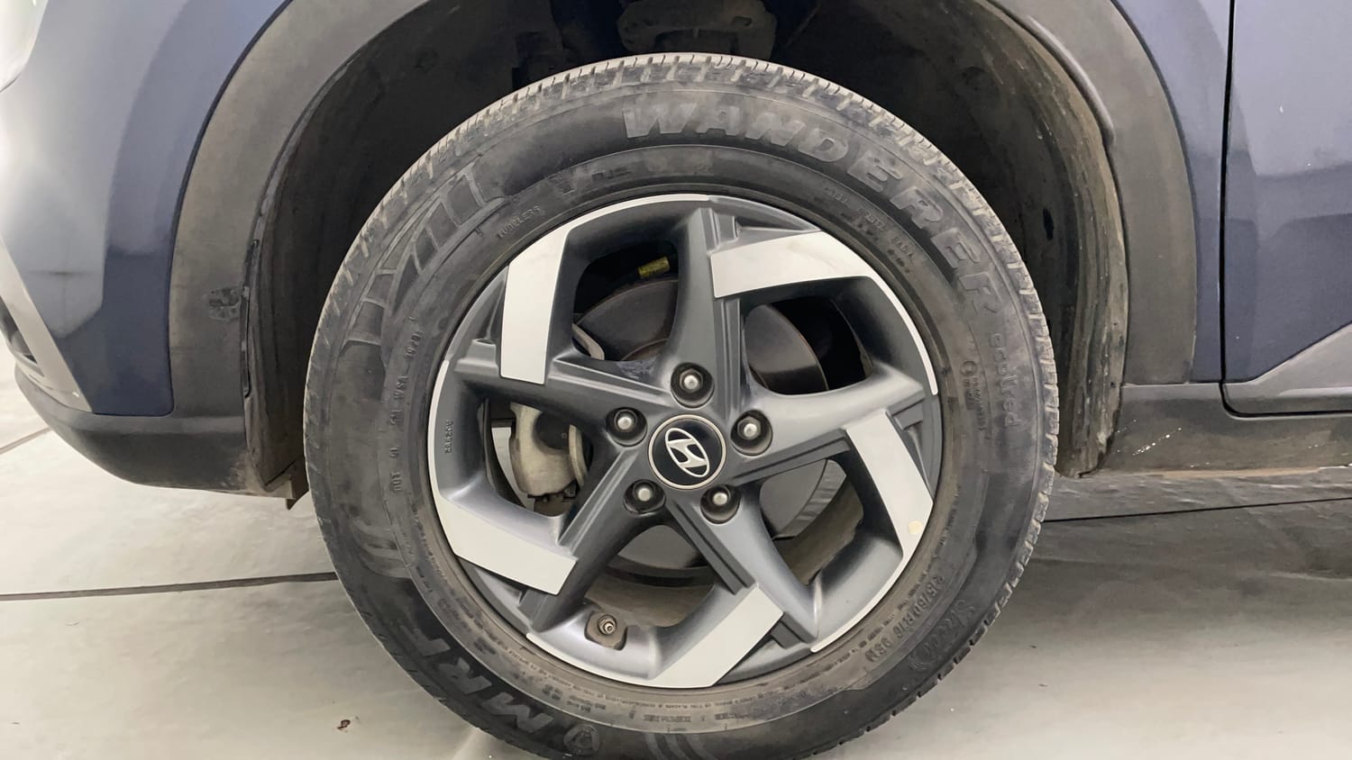 Used 2020 Hyundai Venue SX Plus 1.0 Turbo DCT Petrol Automatic tyres LEFT FRONT TYRE RIM VIEW