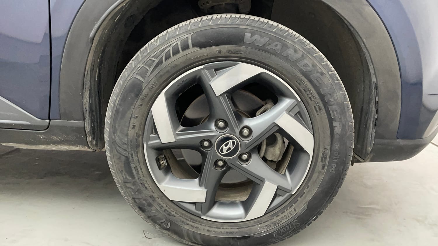 Used 2020 Hyundai Venue SX Plus 1.0 Turbo DCT Petrol Automatic tyres RIGHT FRONT TYRE RIM VIEW