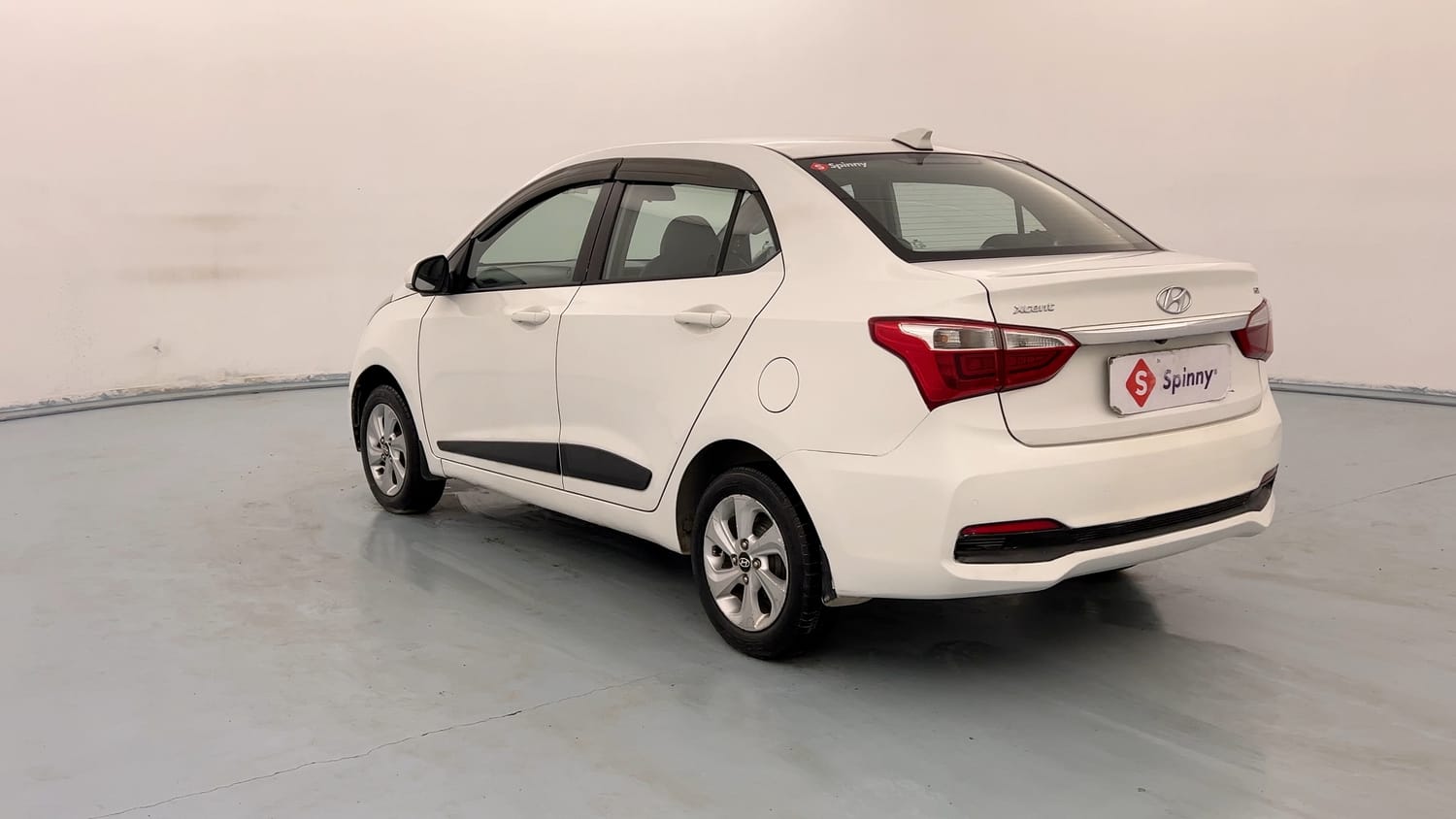Used 2018 Hyundai Xcent SX Petrol Manual exterior LEFT REAR CORNER VIEW