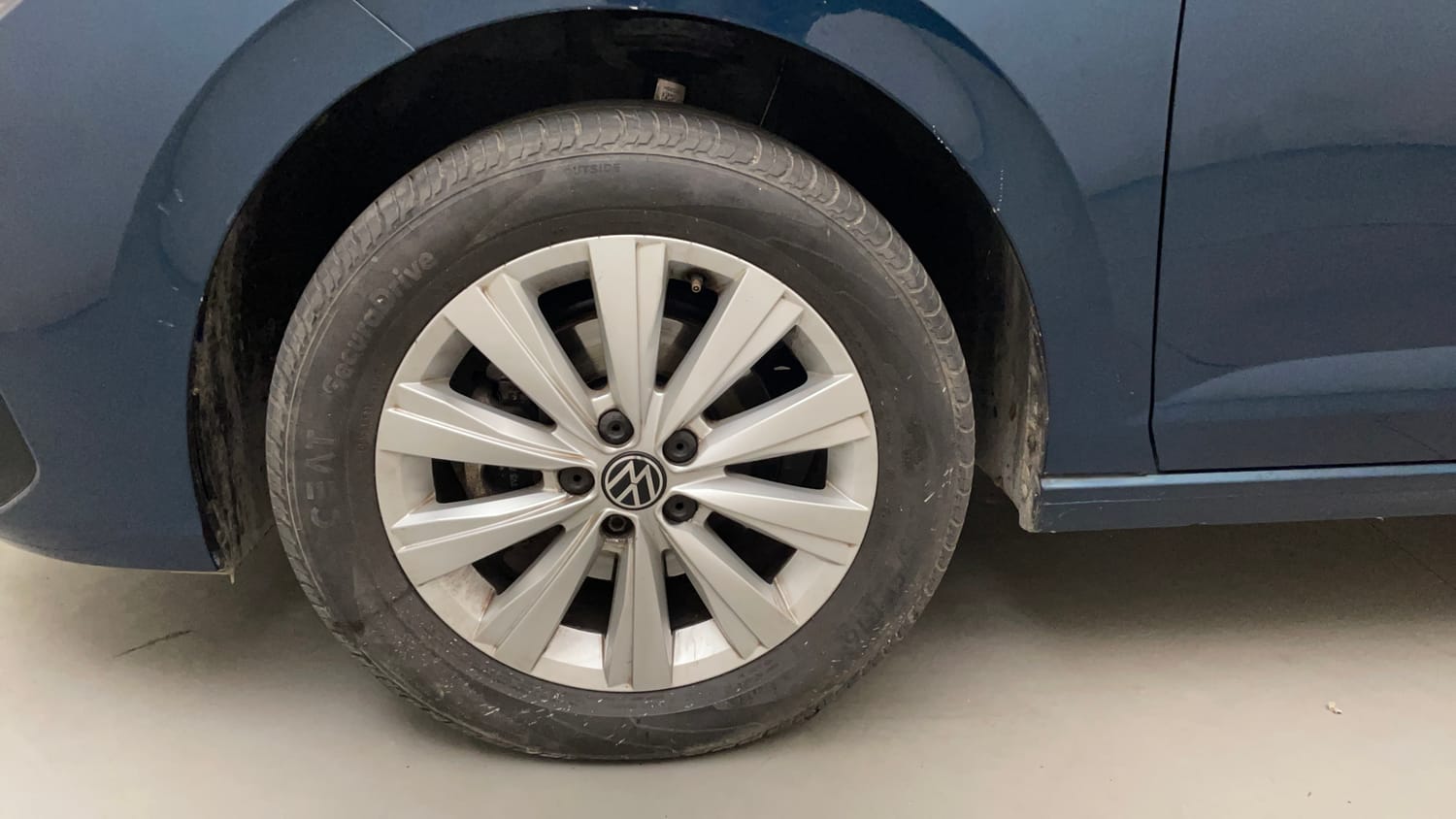 Used 2024 Volkswagen Virtus Highline 1.0 TSI AT Petrol Automatic tyres LEFT FRONT TYRE RIM VIEW