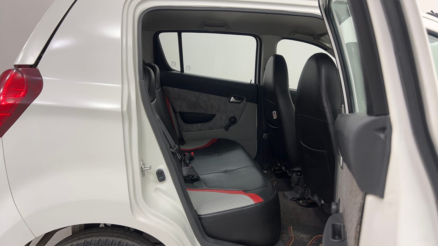 Used 2017 Maruti Suzuki Alto 800 LXi Petrol Manual interior RIGHT SIDE REAR DOOR CABIN VIEW