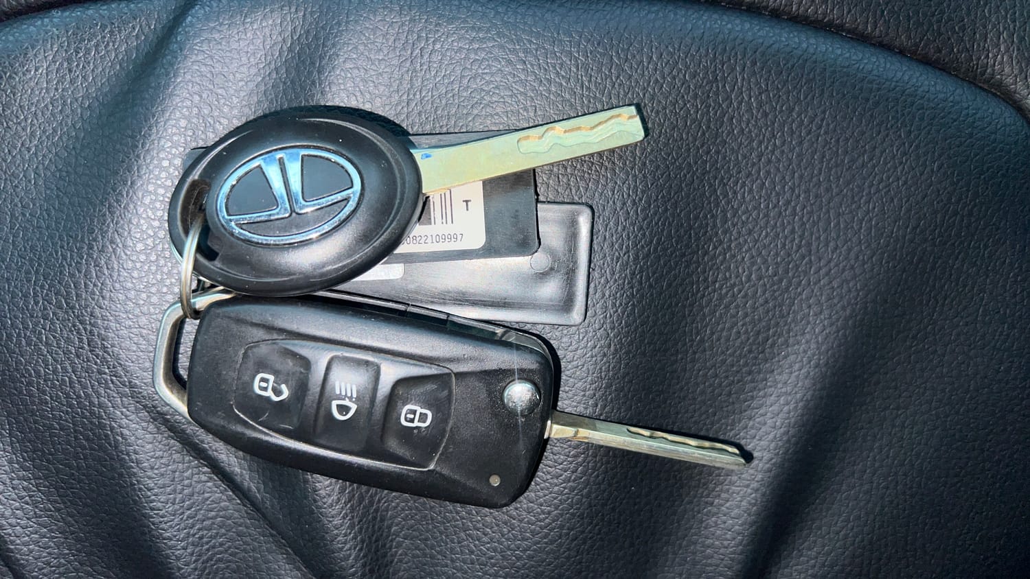 Used 2022 Tata Nexon XM Petrol Manual extra CAR KEY VIEW