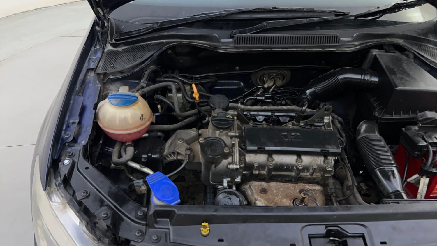 Used 2013 Volkswagen Polo Comfortline 1.2L (P) Petrol Manual engine ENGINE RIGHT SIDE HINGE & APRON VIEW
