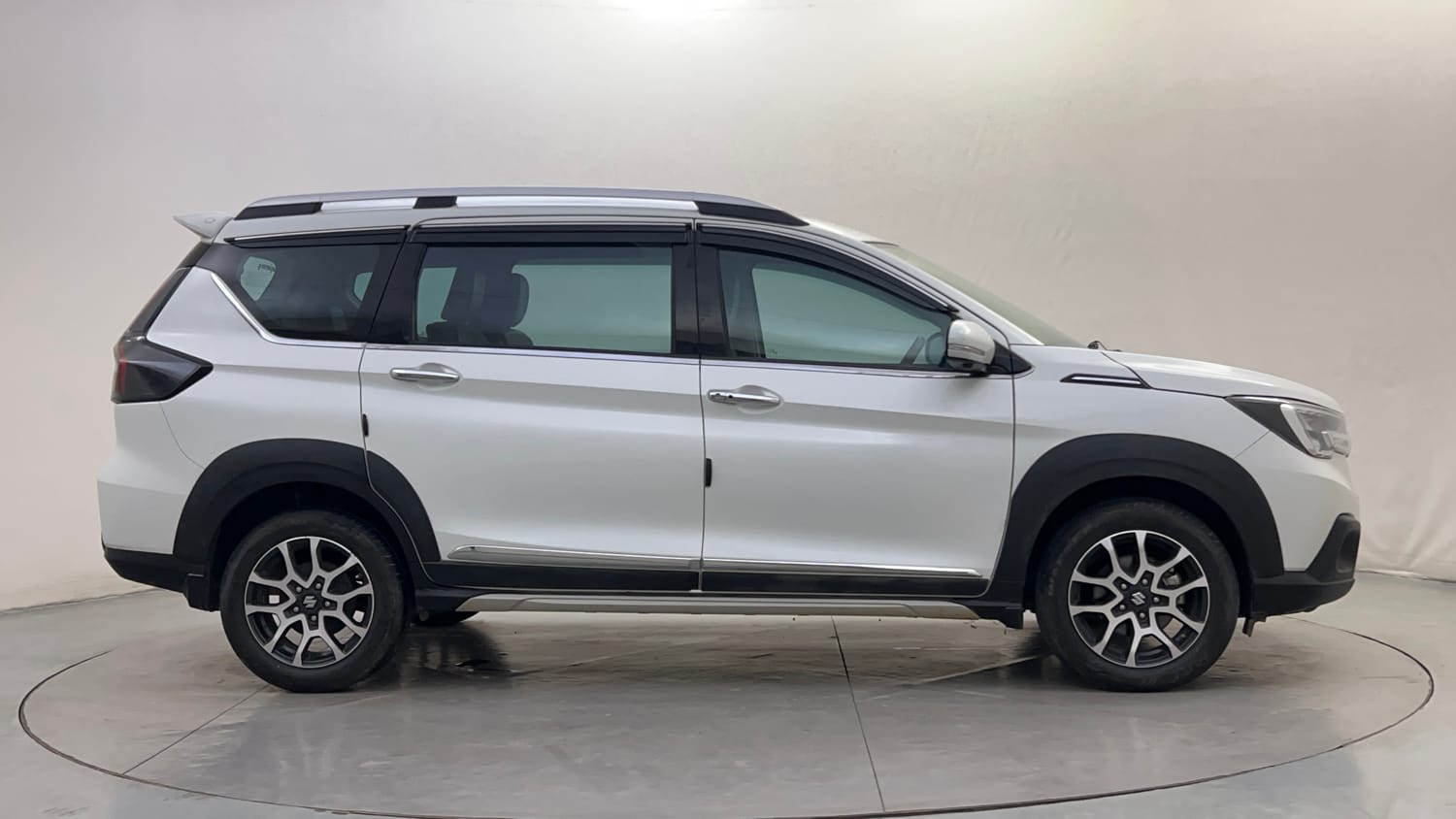 Used 2023 Maruti Suzuki XL6 Alpha Plus MT Petrol Petrol Manual exterior RIGHT SIDE VIEW