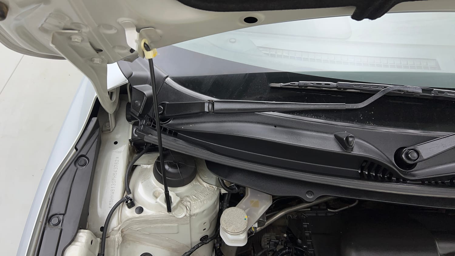 Used 2023 Maruti Suzuki Baleno Alpha AGS Petrol Automatic engine ENGINE RIGHT SIDE HINGE & APRON VIEW