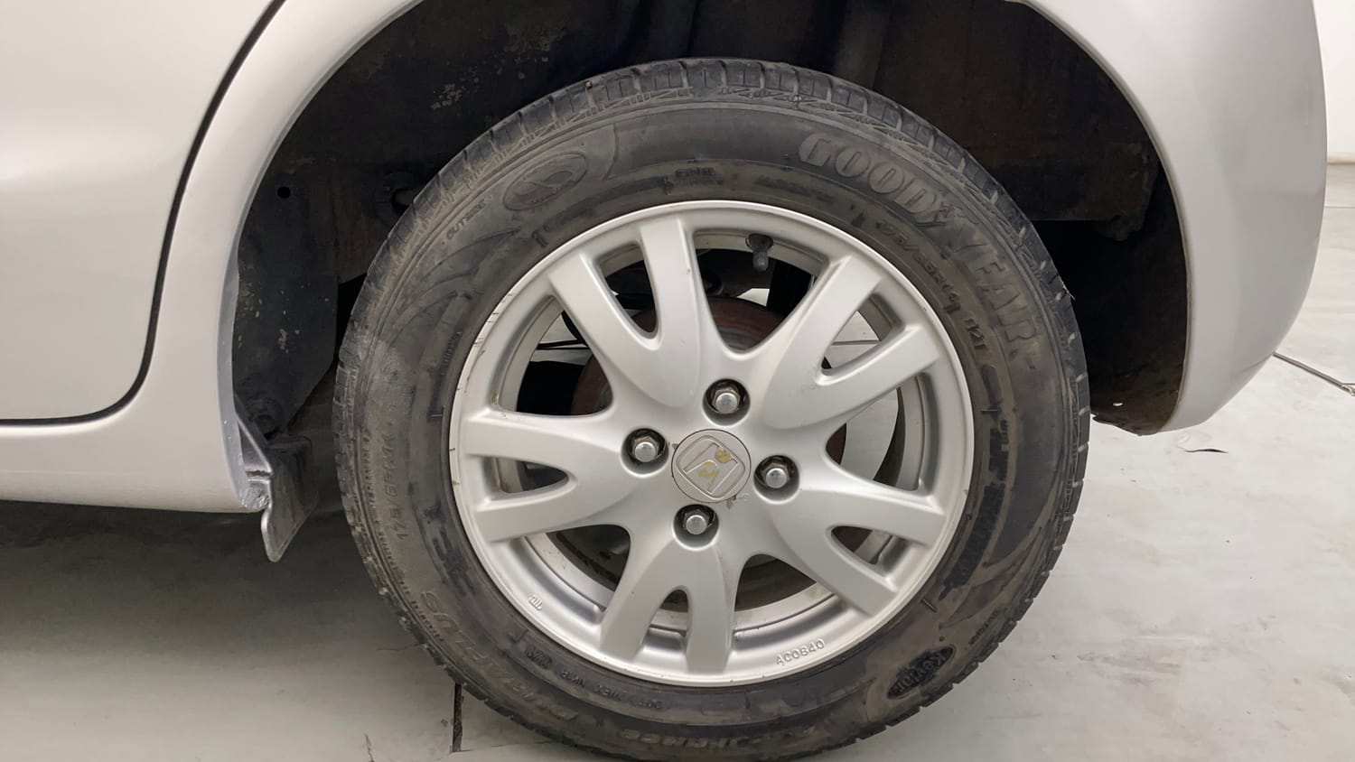 Used 2017 Honda Brio VX MT Petrol Manual tyres LEFT REAR TYRE RIM VIEW