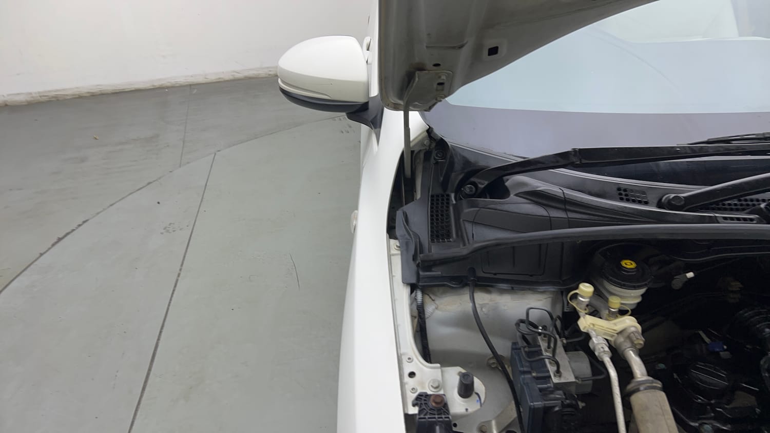 Used 2016 Honda City SV Petrol Manual engine ENGINE RIGHT SIDE HINGE & APRON VIEW