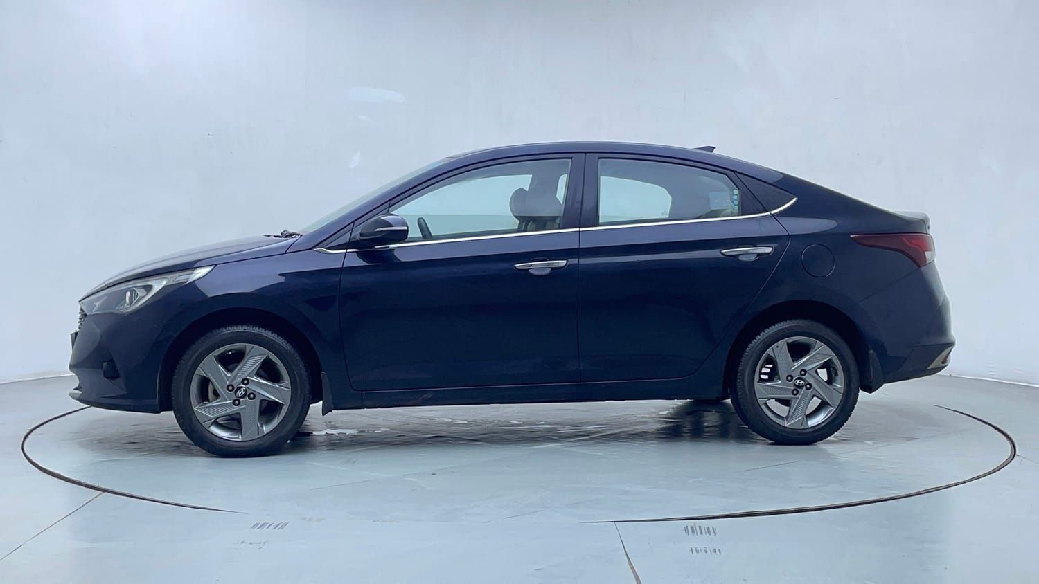 Used 2022 Hyundai Verna SX 1.5 MPi Petrol Manual exterior LEFT SIDE VIEW
