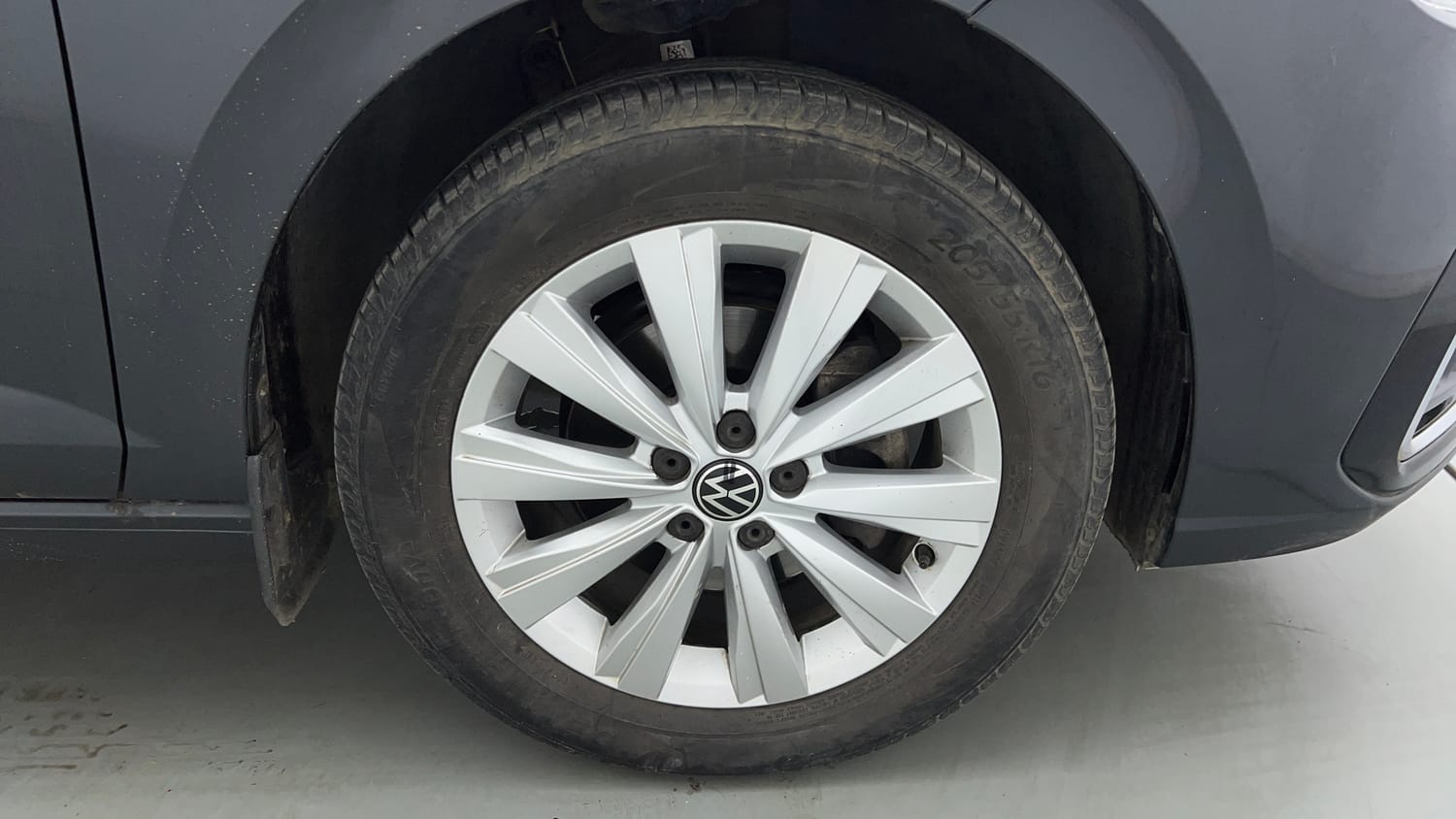 Used 2023 Volkswagen Virtus Highline 1.0 TSI AT Petrol Automatic tyres RIGHT FRONT TYRE RIM VIEW