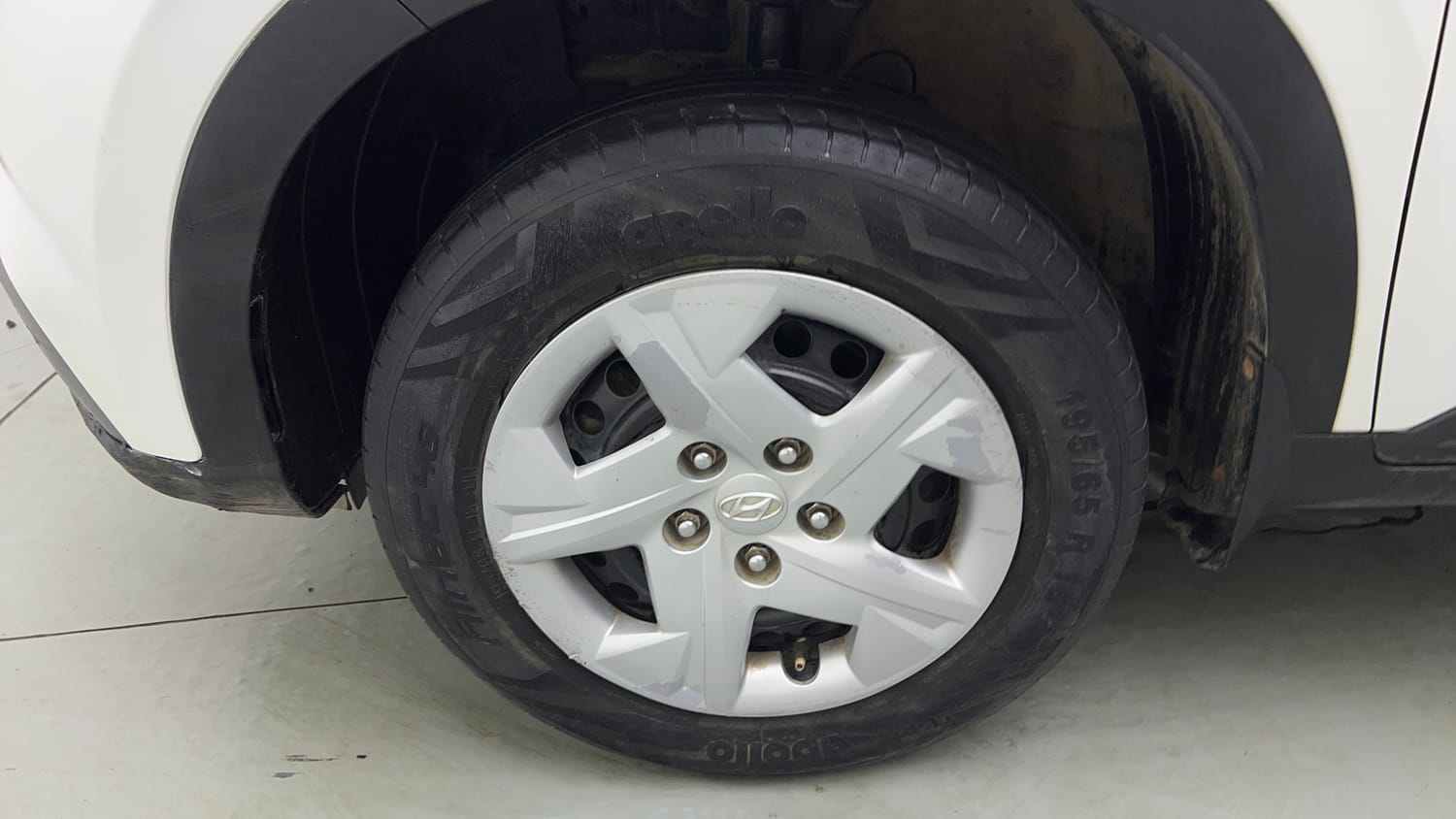 Used 2022 Hyundai Venue S Plus 1.2 Petrol Petrol Manual tyres LEFT FRONT TYRE RIM VIEW
