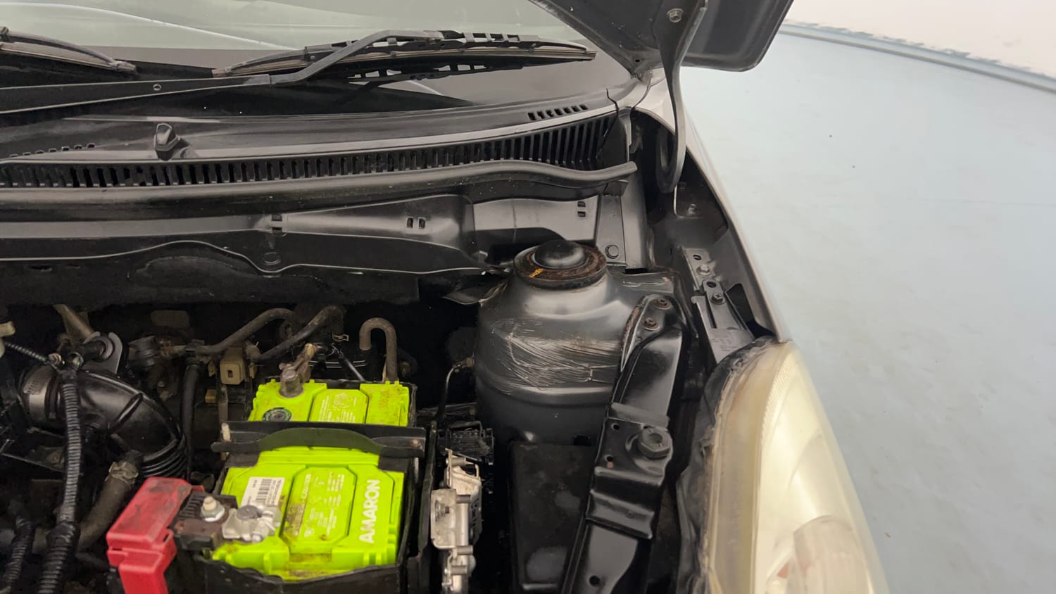 Used 2013 Maruti Suzuki Swift VXi Petrol Manual engine ENGINE LEFT SIDE HINGE & APRON VIEW