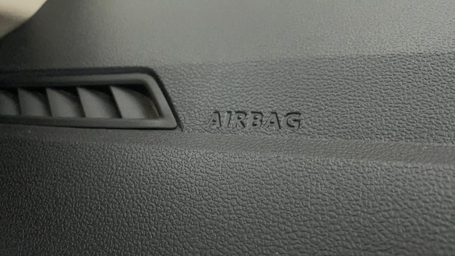 Used 2024 Volkswagen Virtus Highline 1.0 TSI AT Petrol Automatic top_features Airbags
