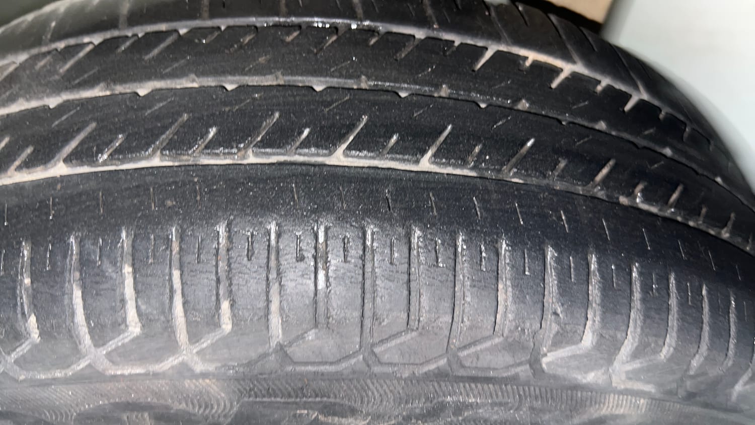 Used 2015 Maruti Suzuki Eeco 5 STR WITH A/C+HTR Petrol Manual tyres LEFT REAR TYRE TREAD VIEW