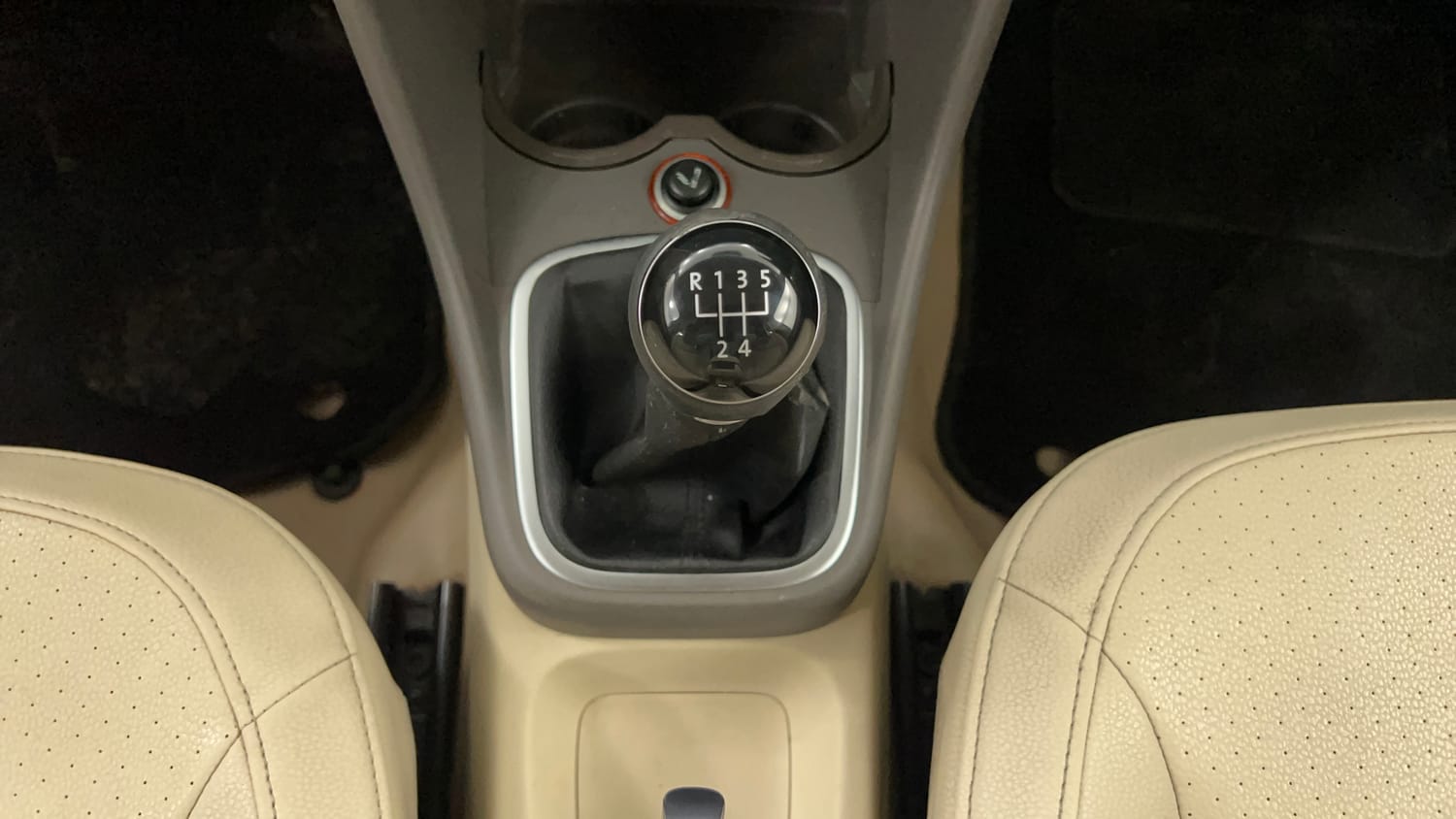 Used 2014 Volkswagen Vento Highline Diesel Diesel Manual interior GEAR  KNOB VIEW