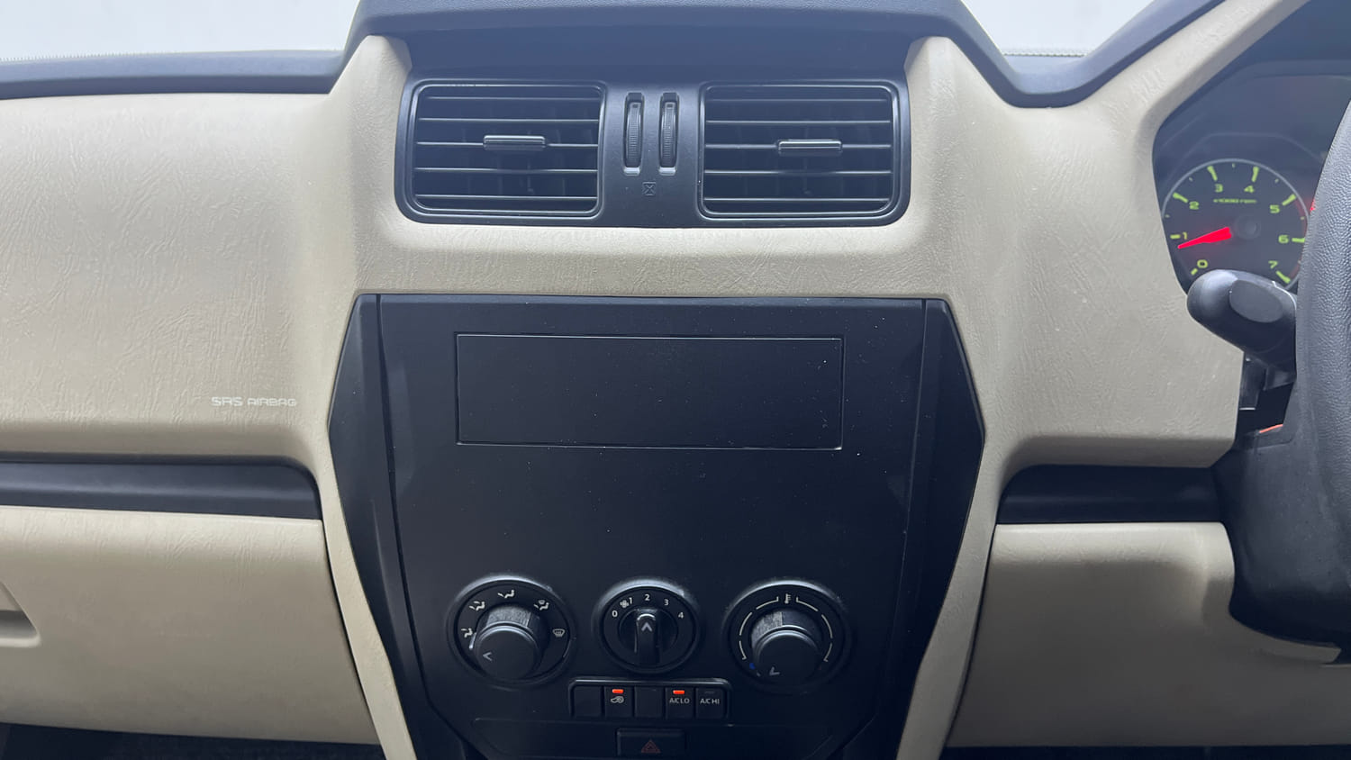Used 2024 Mahindra Scorpio S3 Plus Diesel Manual interior MUSIC SYSTEM & AC CONTROL VIEW