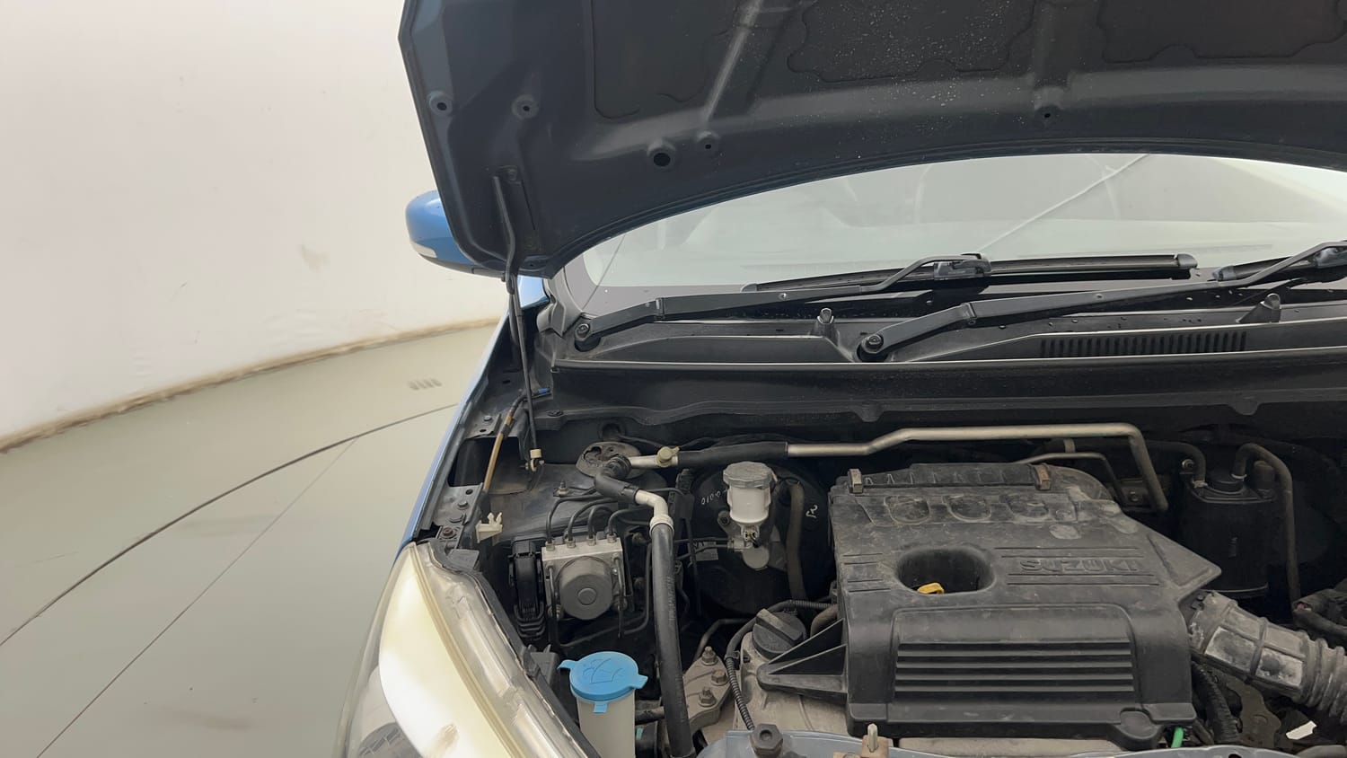 Used 2017 Maruti Suzuki Celerio ZXi Opt Petrol Manual engine ENGINE RIGHT SIDE HINGE & APRON VIEW