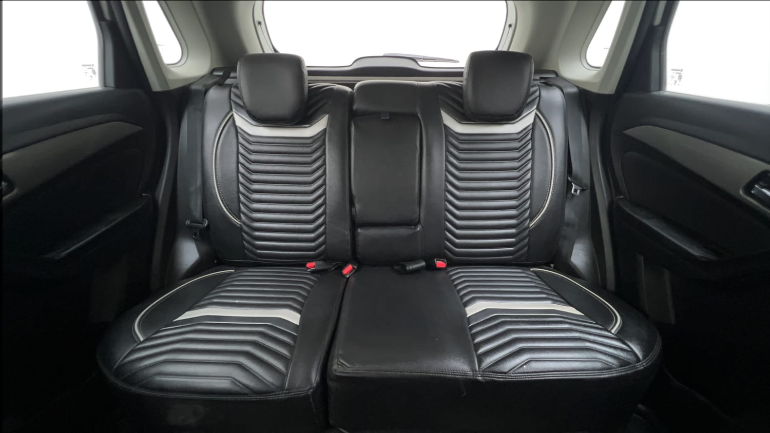 Used 2018 maruti-suzuki Vitara Brezza ZDi Plus AGS Diesel Automatic interior REAR SEAT CONDITION VIEW