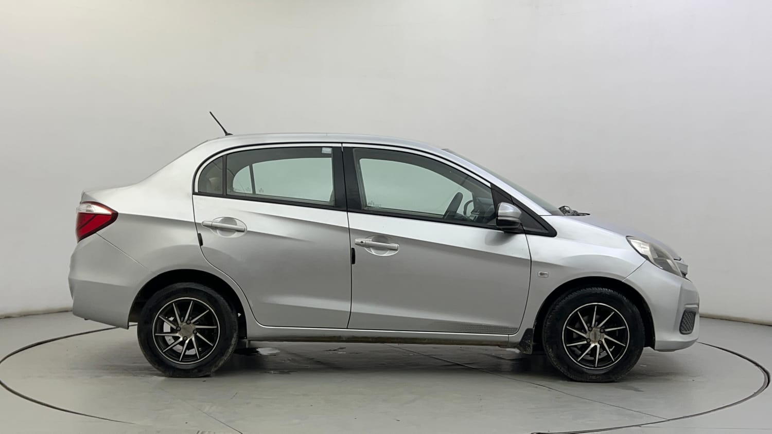 Used 2017 Honda Amaze 1.5 S i-DTEC Opt Diesel Manual exterior RIGHT SIDE VIEW