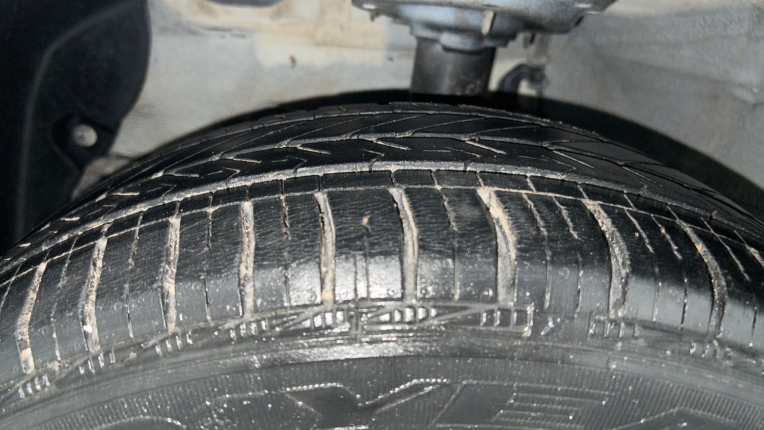 Used 2018 Hyundai Xcent SX Petrol Manual tyres LEFT FRONT TYRE TREAD VIEW