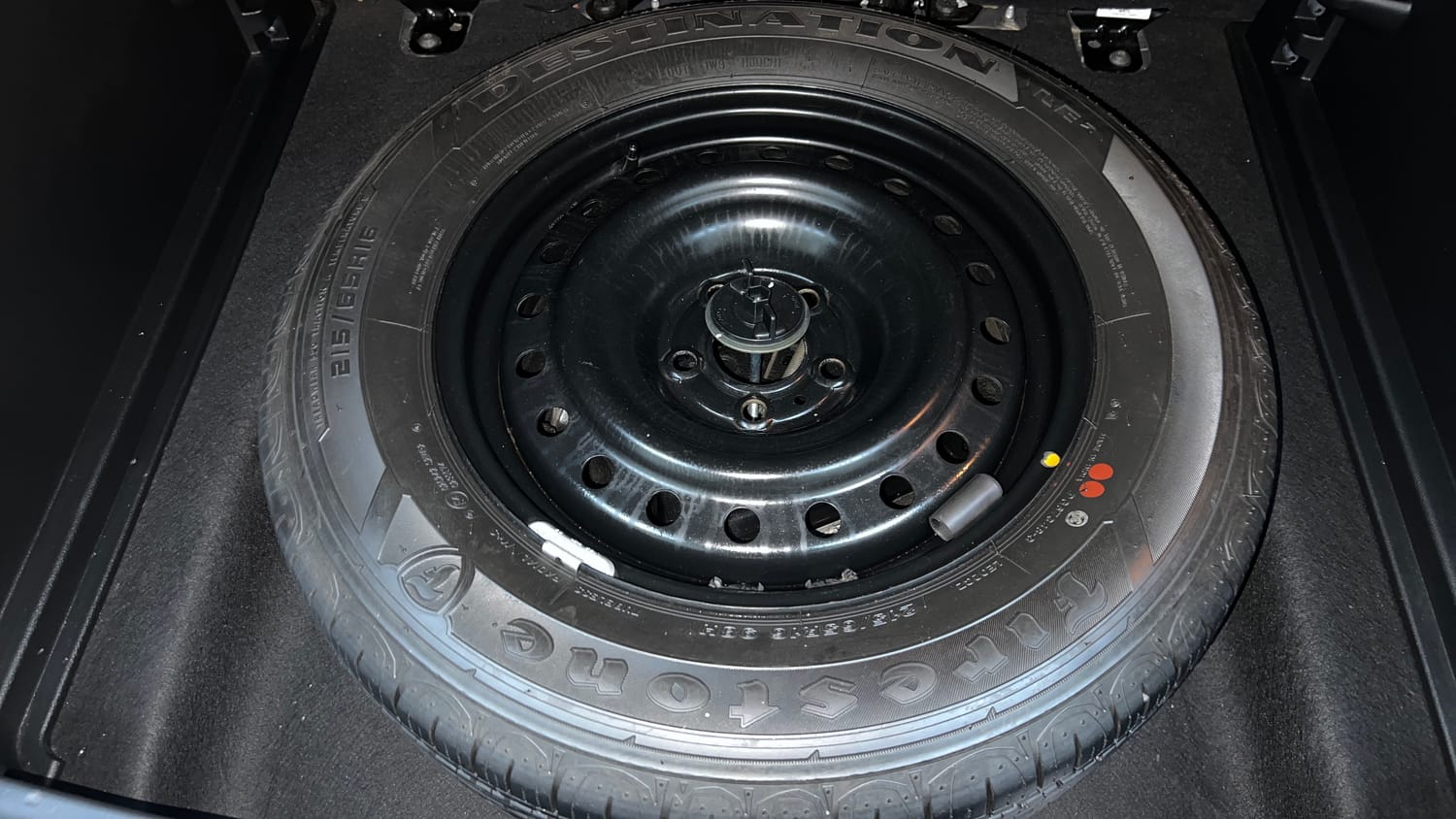 Used 2024 Jeep Compass Limited (O) 2.0 Diesel AT Diesel Automatic tyres SPARE TYRE VIEW