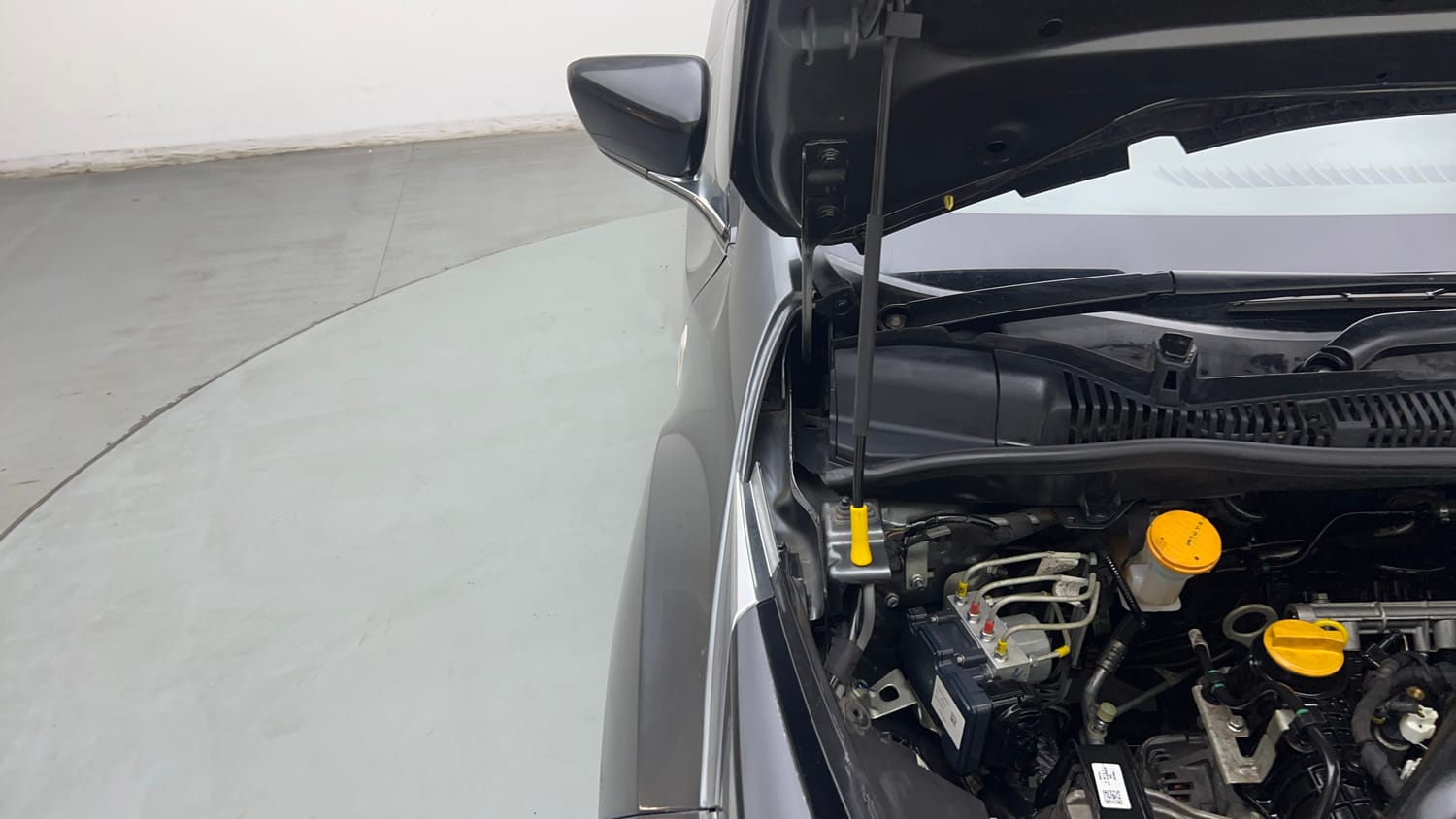 Used 2022 Tata Altroz XZ Plus i-Turbo Petrol Petrol Manual engine ENGINE RIGHT SIDE HINGE & APRON VIEW