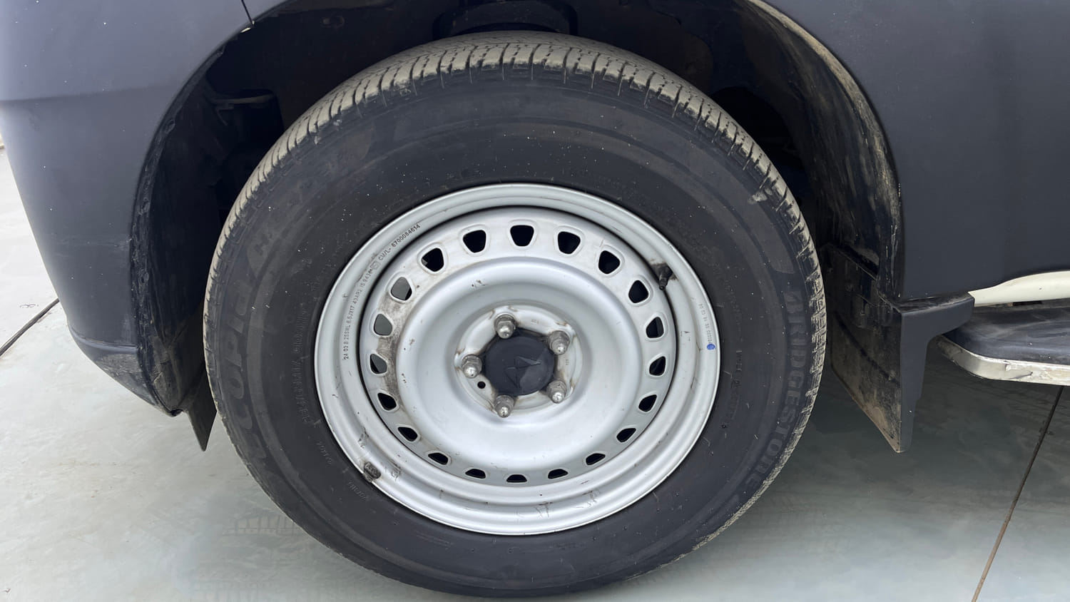 Used 2024 Mahindra Scorpio S3 Plus Diesel Manual tyres LEFT FRONT TYRE RIM VIEW