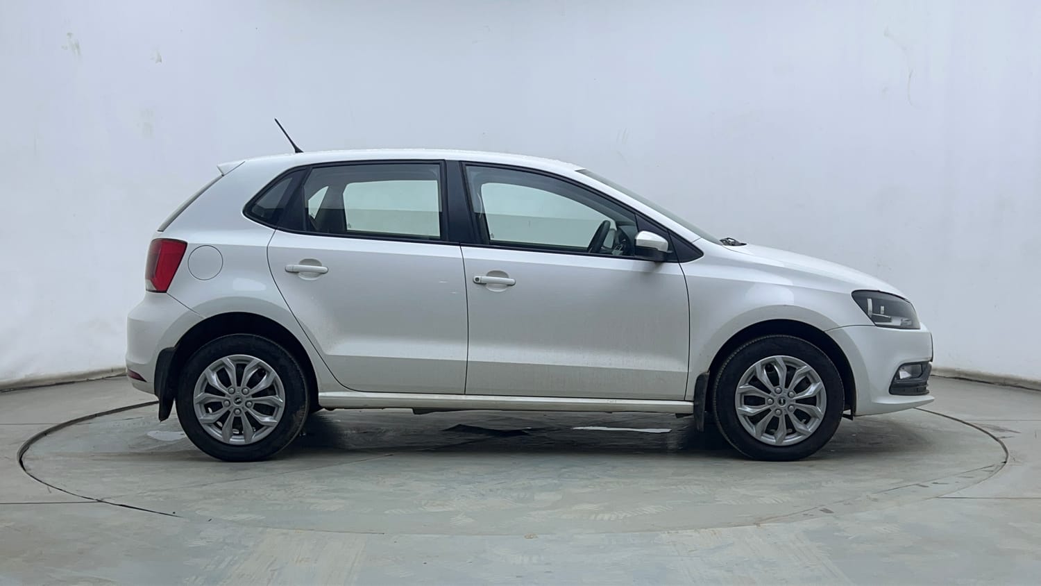 Used 2017 Volkswagen Polo Comfortline 1.2L (P) Petrol Manual exterior RIGHT SIDE VIEW