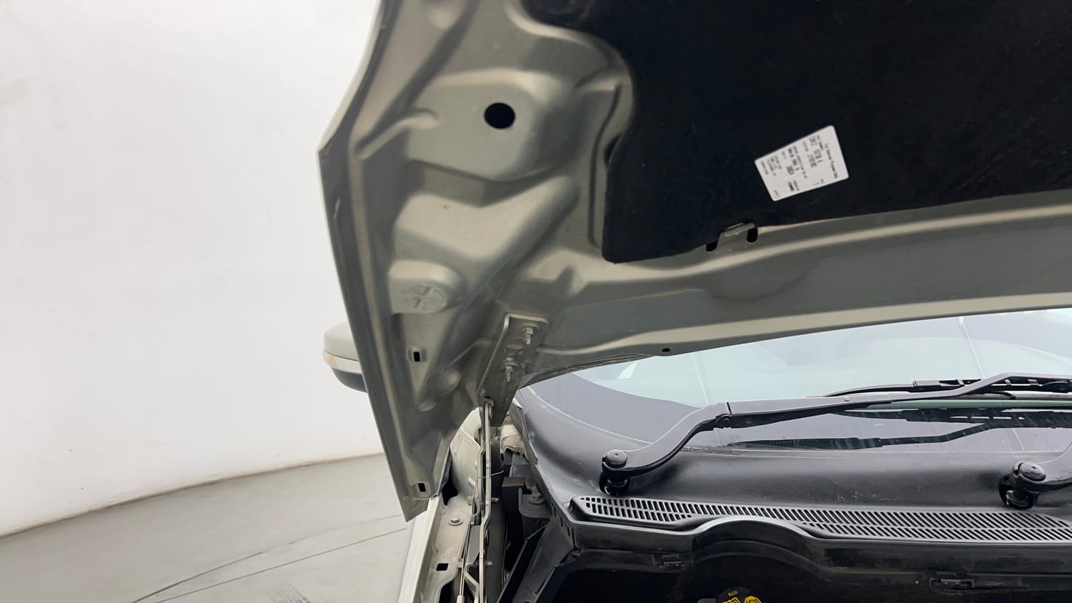 Used 2016 Ford EcoSport Titanium+ 1.0L EcoBoost Petrol Manual engine ENGINE RIGHT SIDE HINGE & APRON VIEW