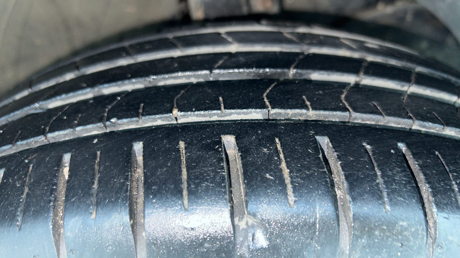 Used 2023 Maruti Suzuki Baleno Alpha AGS Petrol Automatic tyres RIGHT FRONT TYRE TREAD VIEW