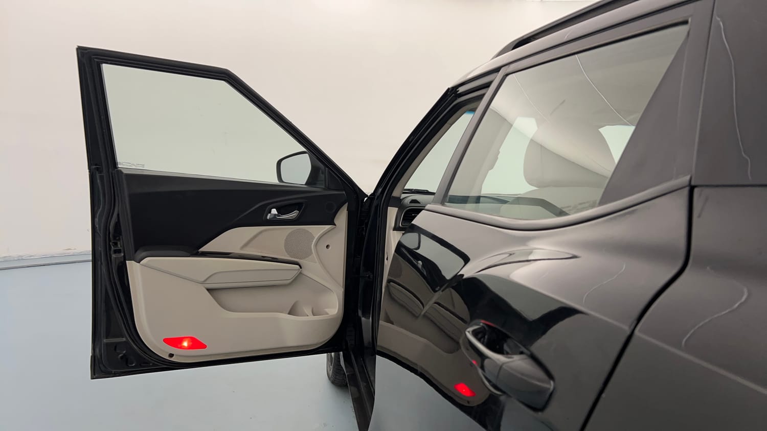 Used 2021 Mahindra XUV 300 W8 (O) 1.5 Diesel Diesel Manual interior LEFT FRONT DOOR OPEN VIEW
