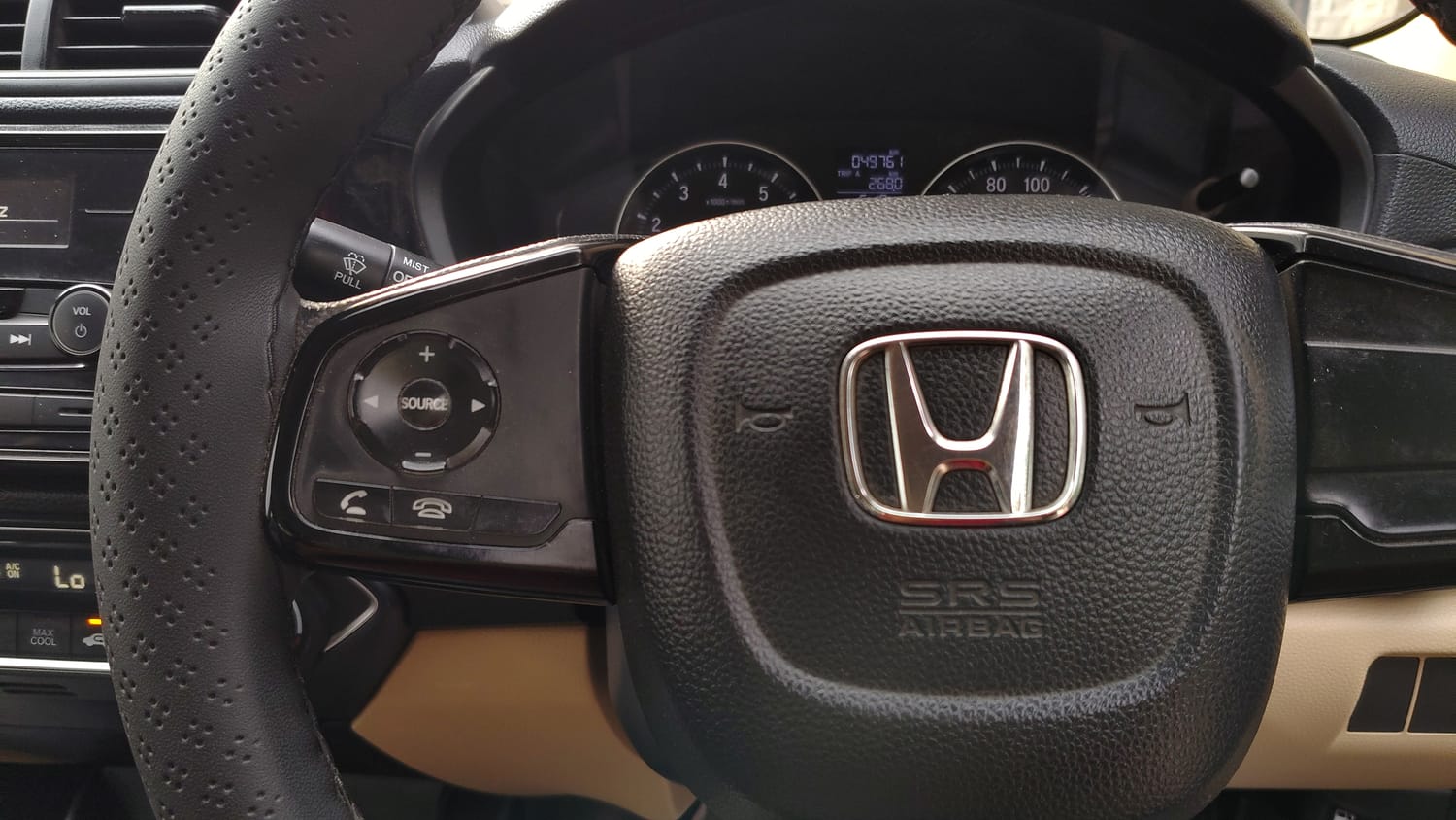 Used 2020 Honda Amaze 1.2 V MT Petrol Petrol Manual top_features Steering mounted controls