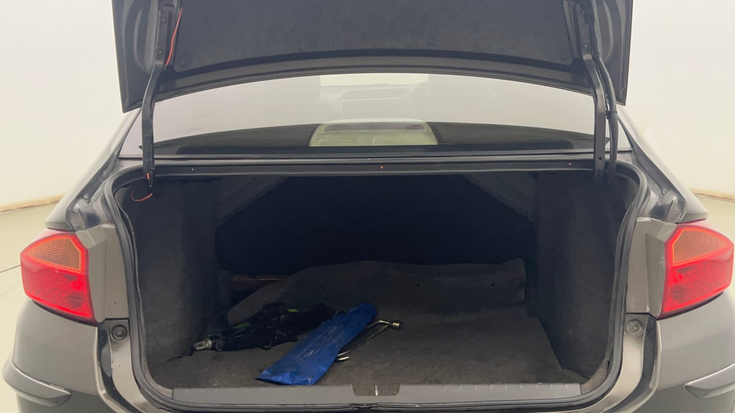 Used 2018 Honda City VX Petrol Petrol Manual interior DICKY INSIDE VIEW