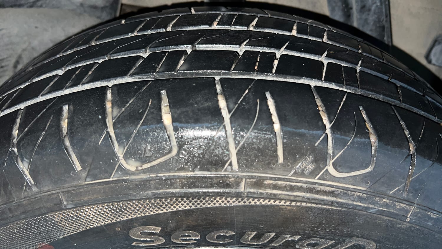 Used 2017 Renault Duster RXS CVT Petrol Automatic tyres RIGHT REAR TYRE TREAD VIEW