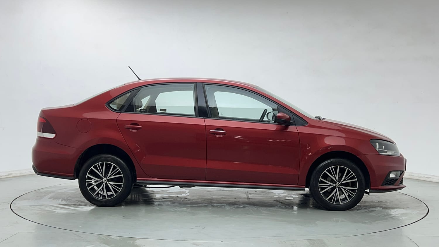 Used 2019 Volkswagen Vento Highline 1.2 (P) AT Petrol Automatic exterior RIGHT SIDE VIEW