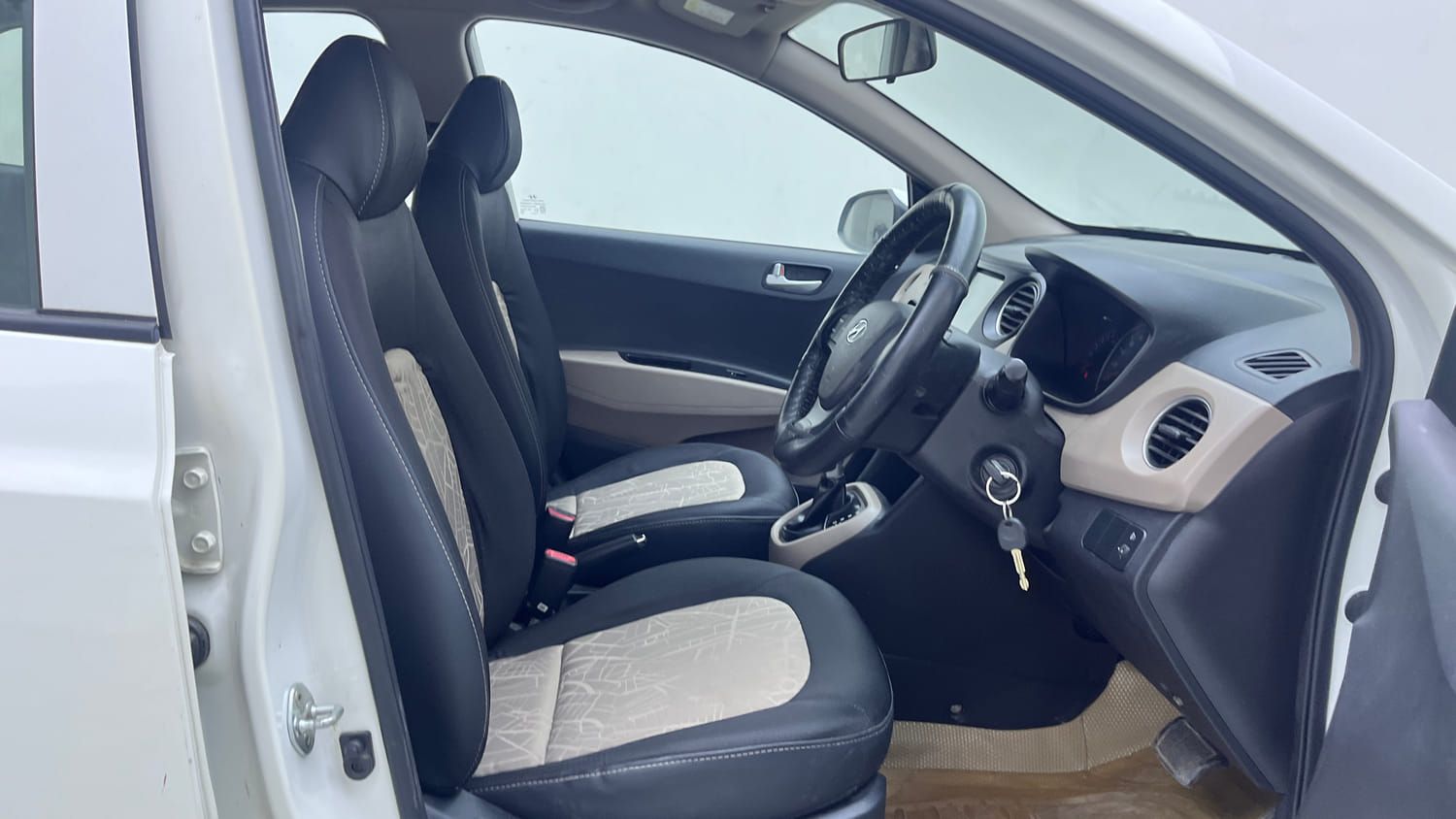 Used 2017 Hyundai Grand i10 Sportz (O) AT 1.2 Kappa VTVT Petrol Automatic interior RIGHT SIDE FRONT DOOR CABIN VIEW